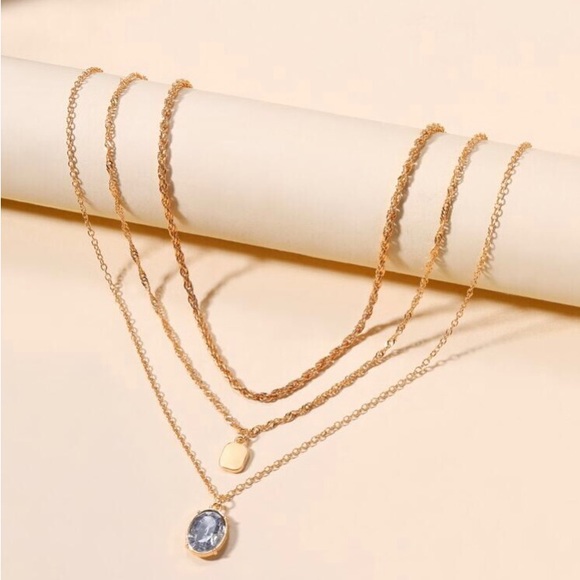 👑NEW LAYERED NECKLACE! - Picture 2 of 5